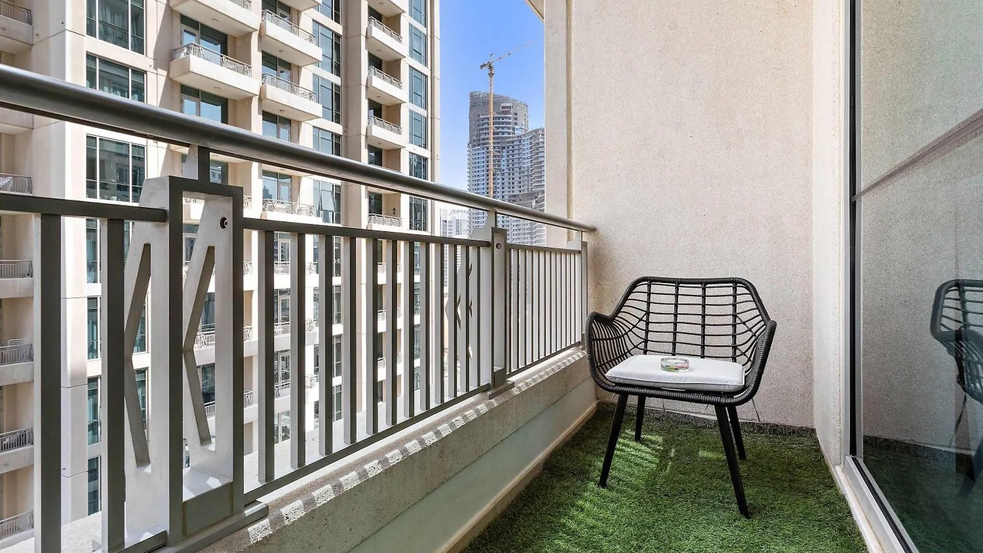 Silkhaus Spacious Studio In Boulevard Central With Gym & Pool Dubai Apartment